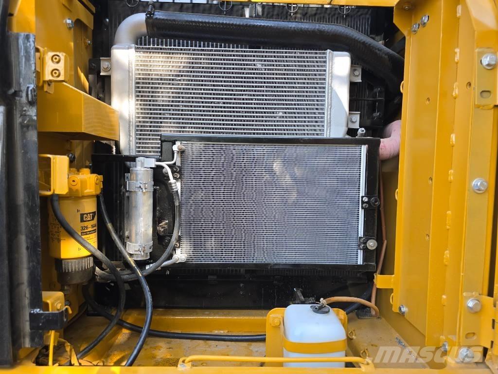 CAT 320D2 Pásové rýpadlá