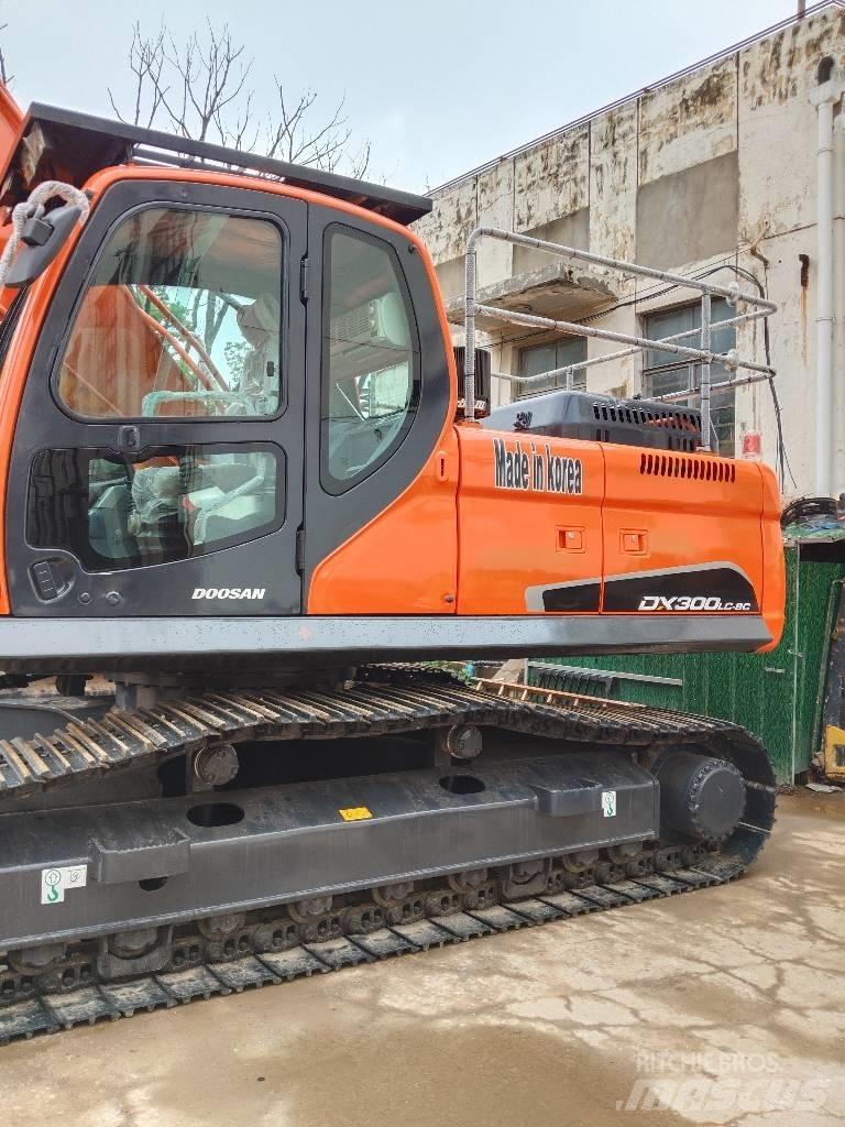 Doosan DX300 Pásové rýpadlá