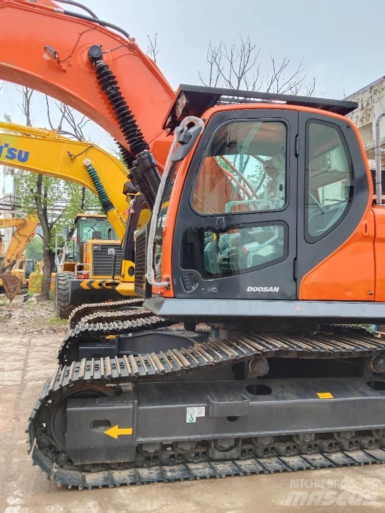 Doosan DX300 Pásové rýpadlá