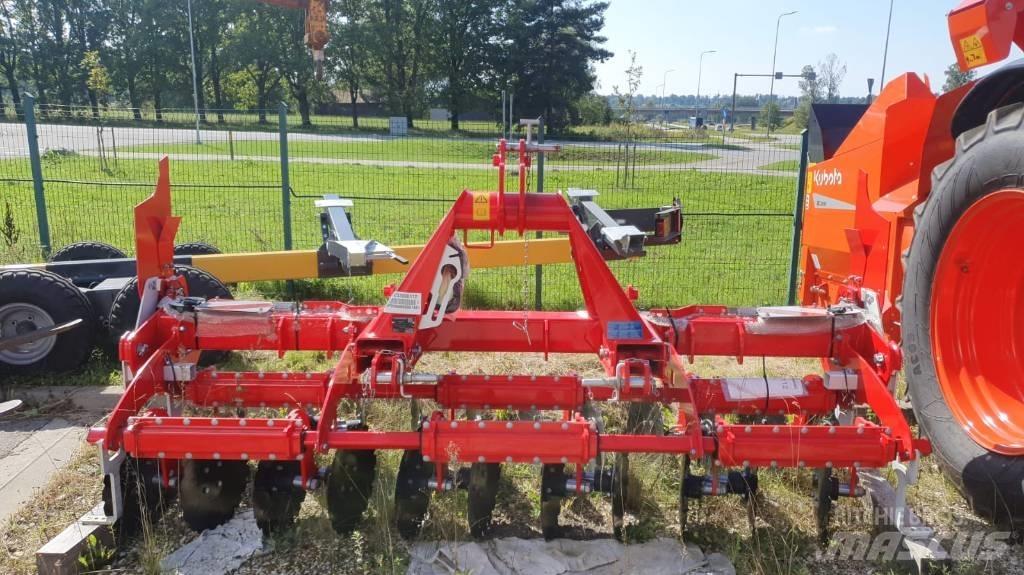 Pöttinger FOX300D Riadkové kultivátory