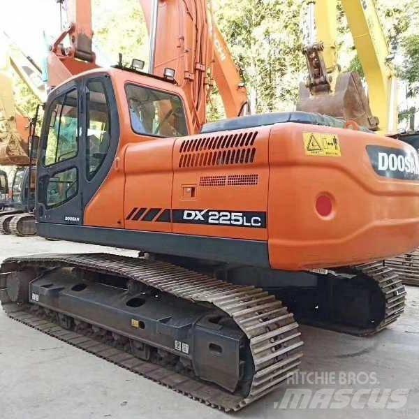Doosan dx225 Pásové rýpadlá