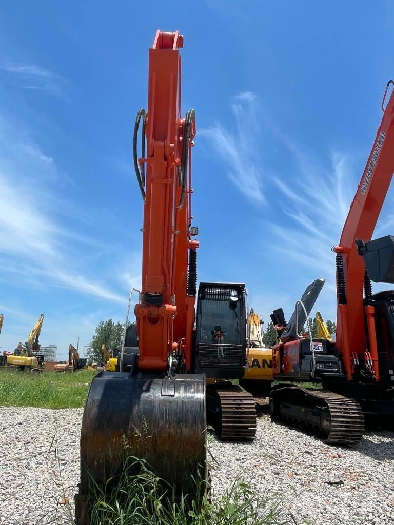 Hitachi ZX 200 Pásové rýpadlá