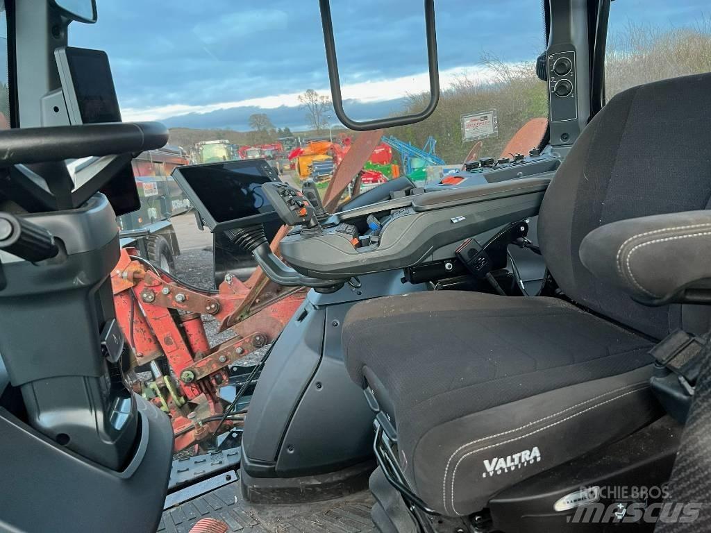 Valtra T 235 Direct Traktory