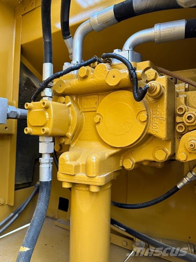 CAT 330D Pásové rýpadlá