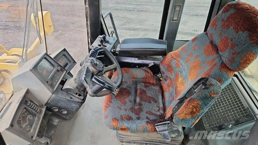 CAT 962 G Kolesové nakladače