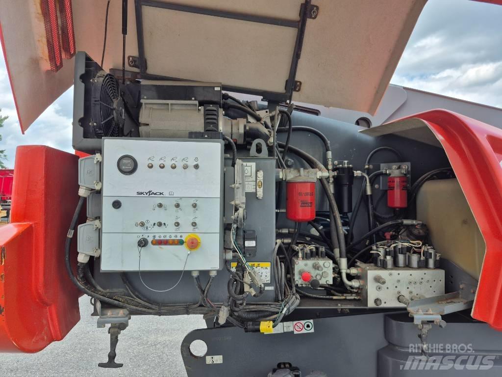 SkyJack SJ 66 T Kĺbové plošiny