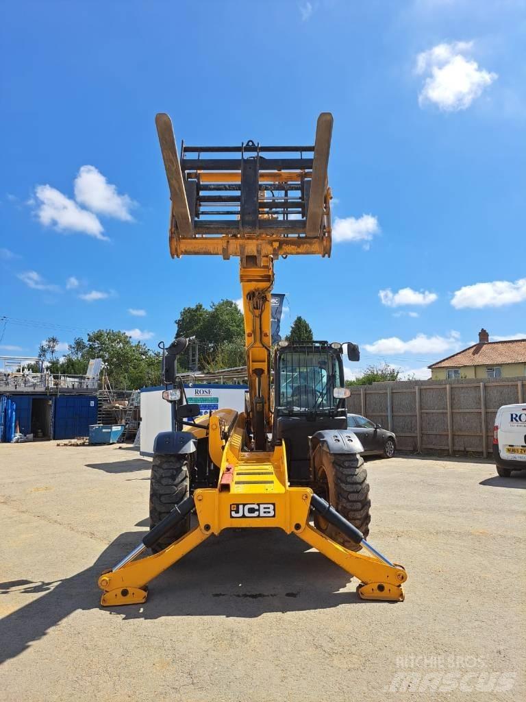 JCB 535 V 125 Teleskopické manipulátory
