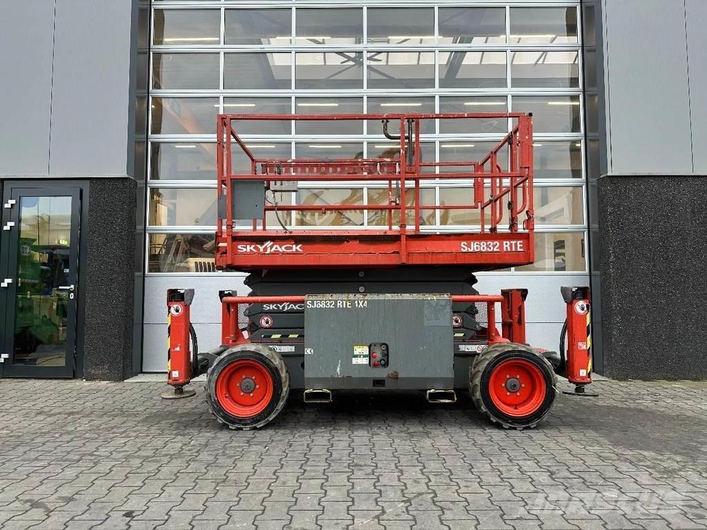 SkyJack SJ6832 RTE Nožnicové zdvíhacie plošiny