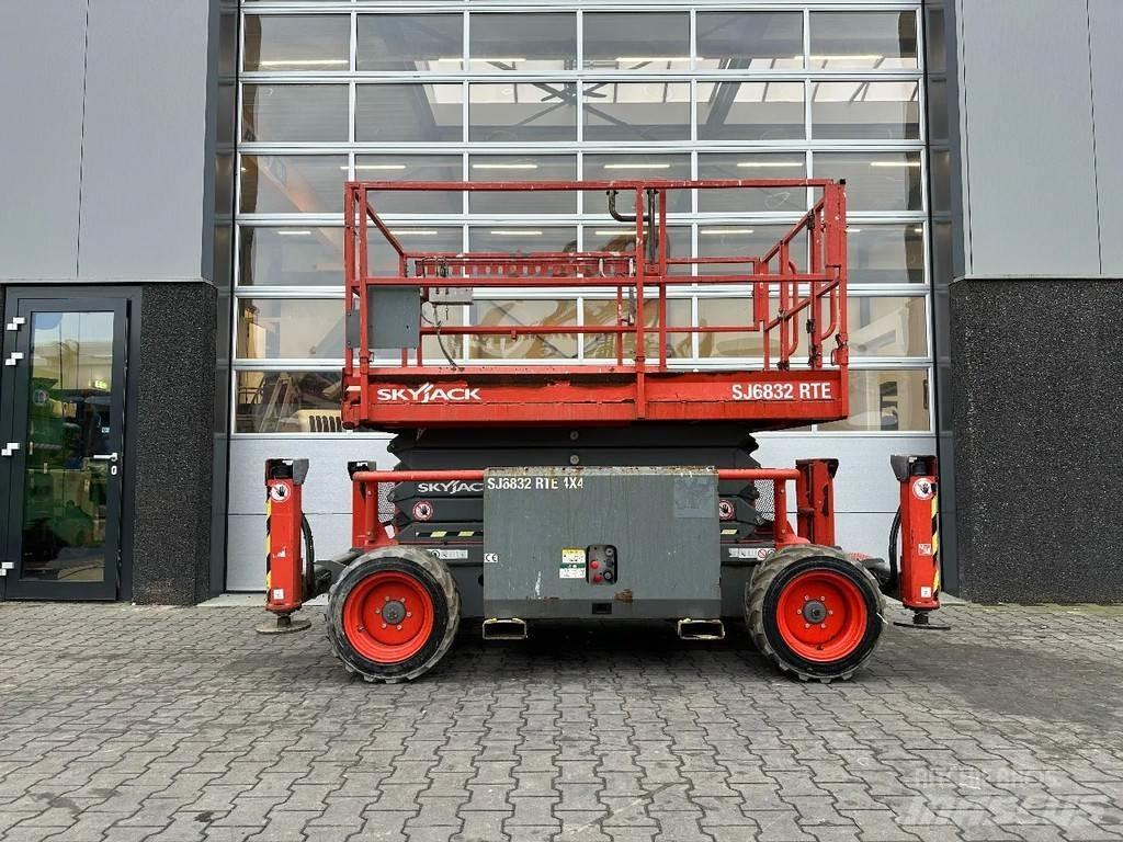 SkyJack SJ6832 RTE Nožnicové zdvíhacie plošiny