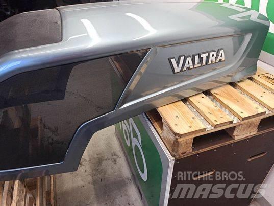 Valtra N 163 hood Kabíny a interiér