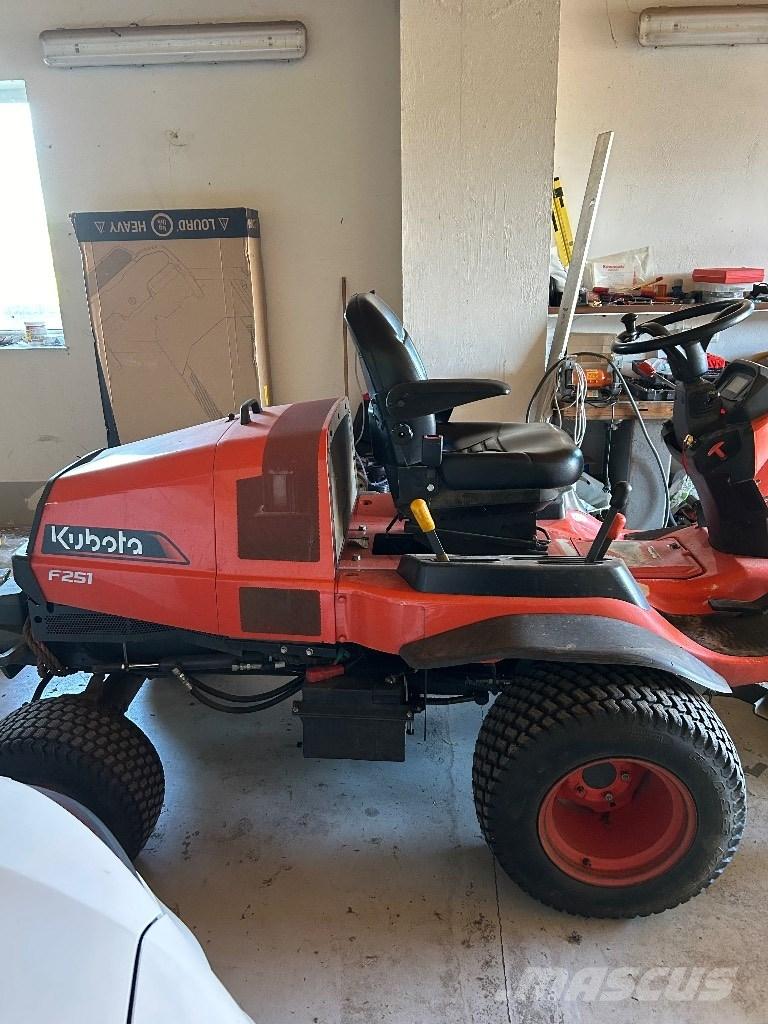 Kubota F 251 Kosačky namontované a ťahané