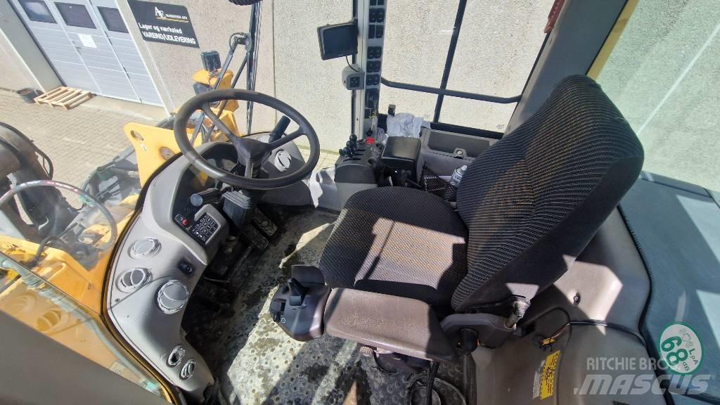 Volvo L 120 F Kolesové nakladače