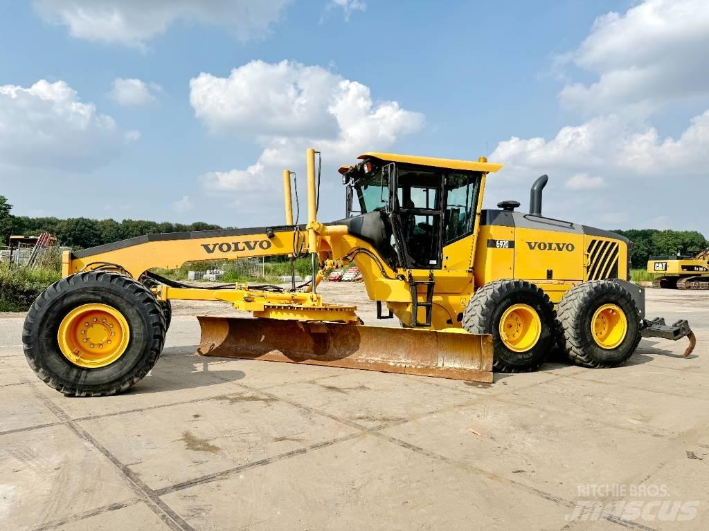 Volvo G970 + RIPPER Grejdery
