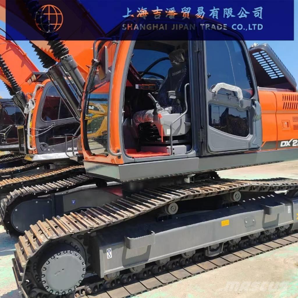 Doosan DX 225 Pásové rýpadlá