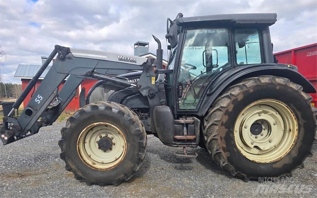 Valtra N141 HiTech Traktory
