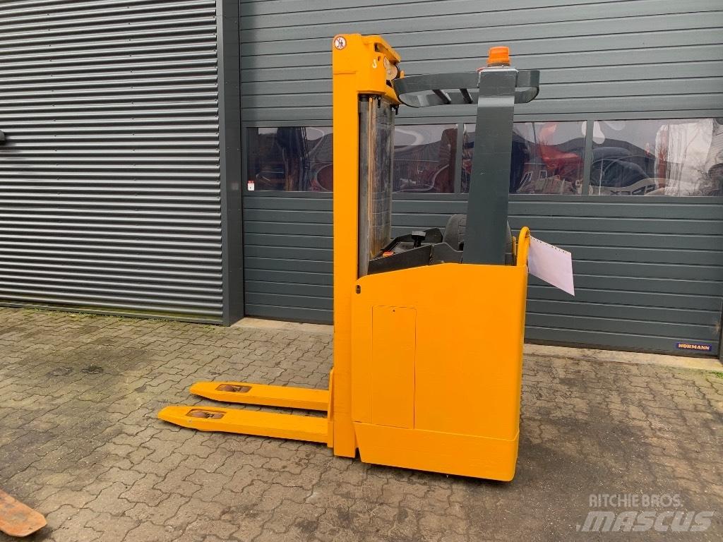 Jungheinrich ESC316 Retraky