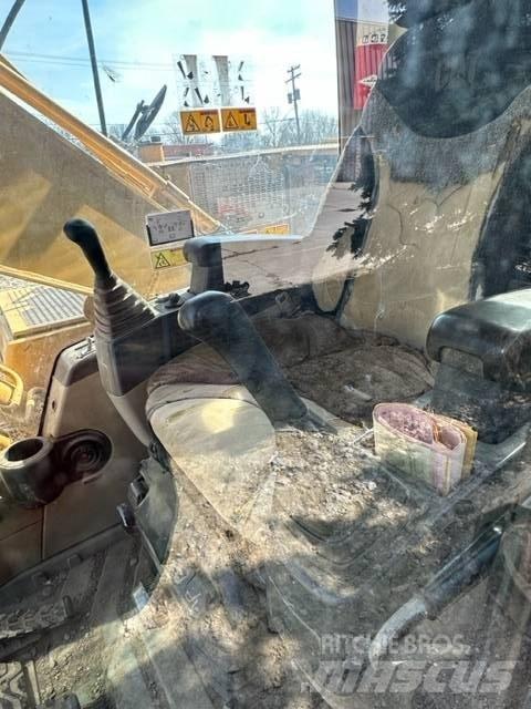 CAT 320 C L Pásové rýpadlá