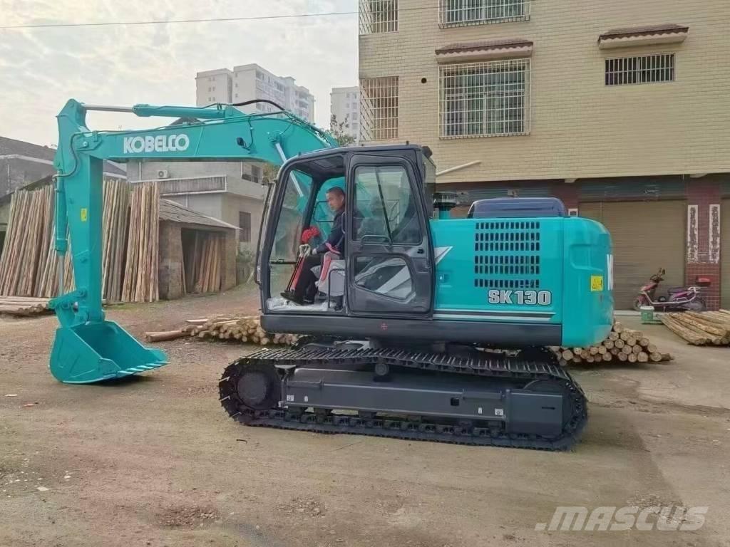 Kobelco SK130-11 Midi rýpadlá 7 t - 12 t