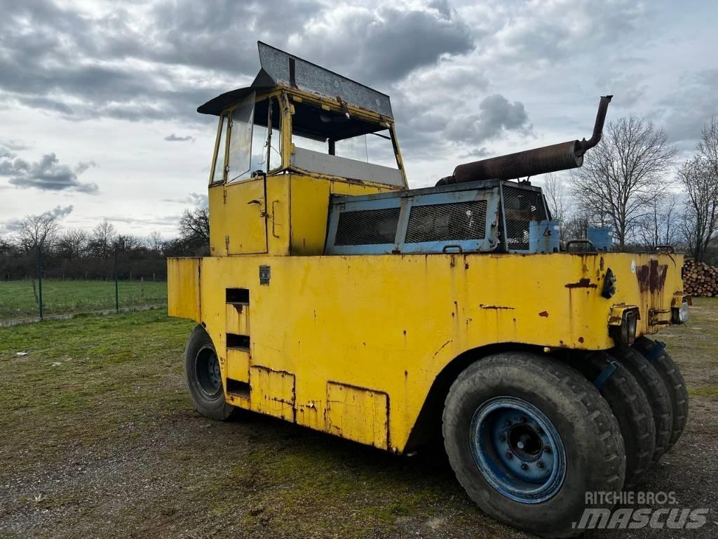 Hamm GRW 10 Pneumatikové valce
