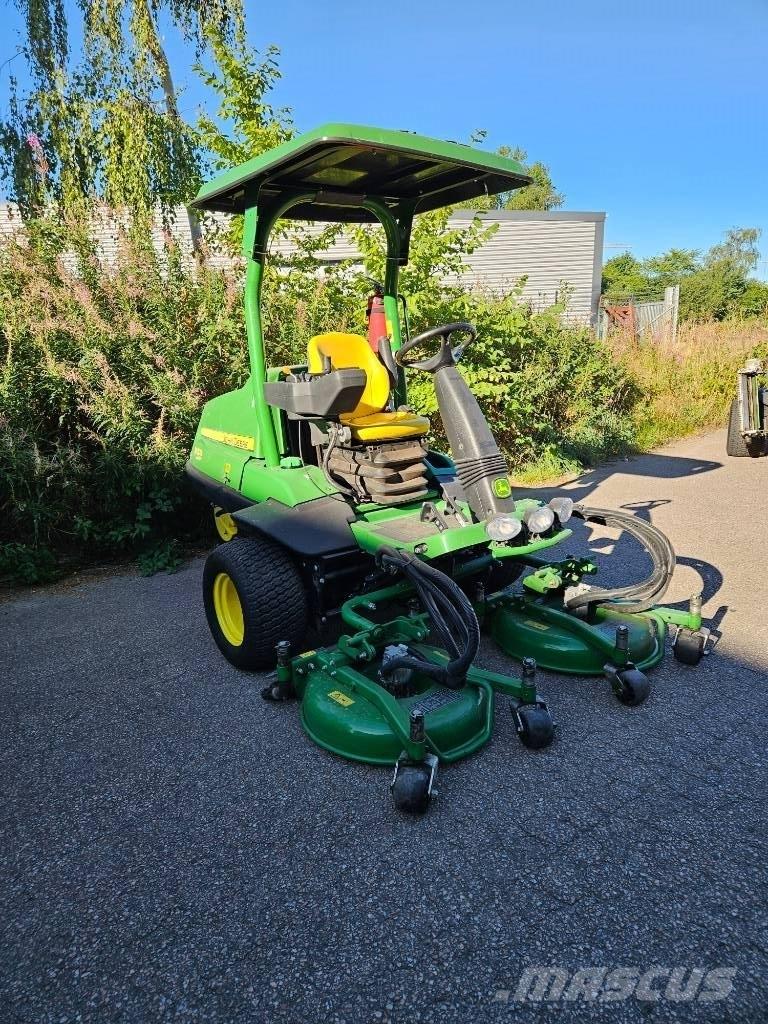 John Deere 7400 A Kosačky na kosenie roughov a semiroughov