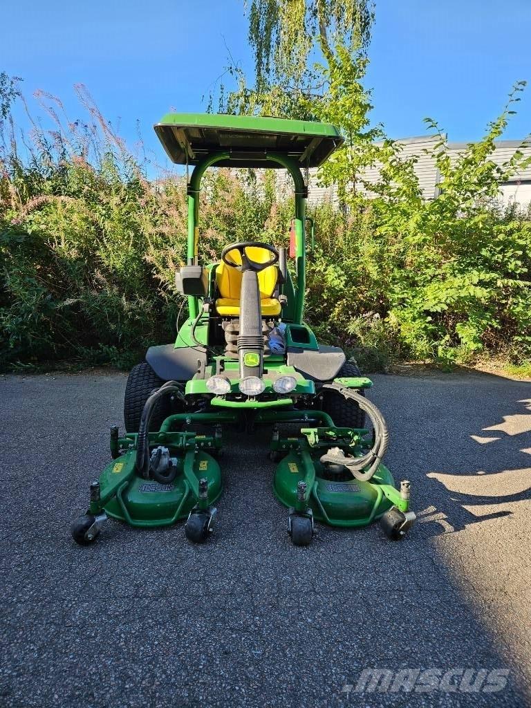 John Deere 7400 A Kosačky na kosenie roughov a semiroughov