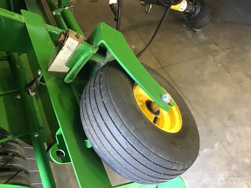 John Deere V461M Lisy na okrúhle balíky