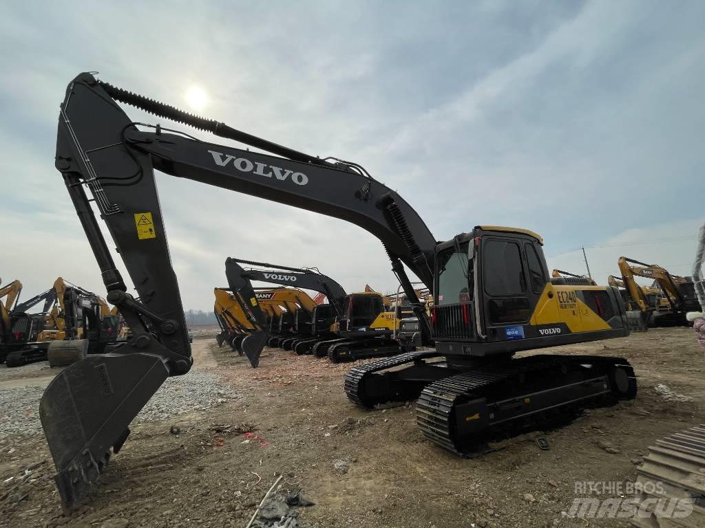 Volvo EC240D Pásové rýpadlá