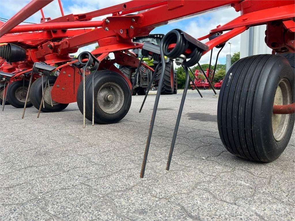 Kuhn GF6502 Obracače a zhrabovače sena