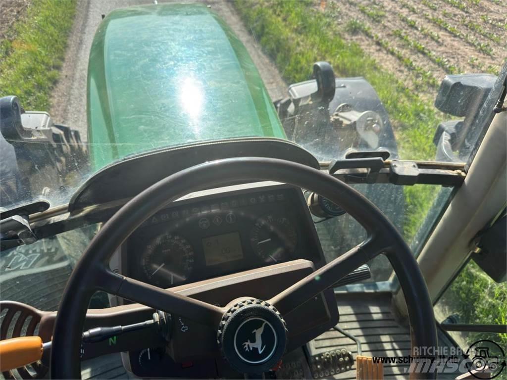 John Deere 6820 Traktory