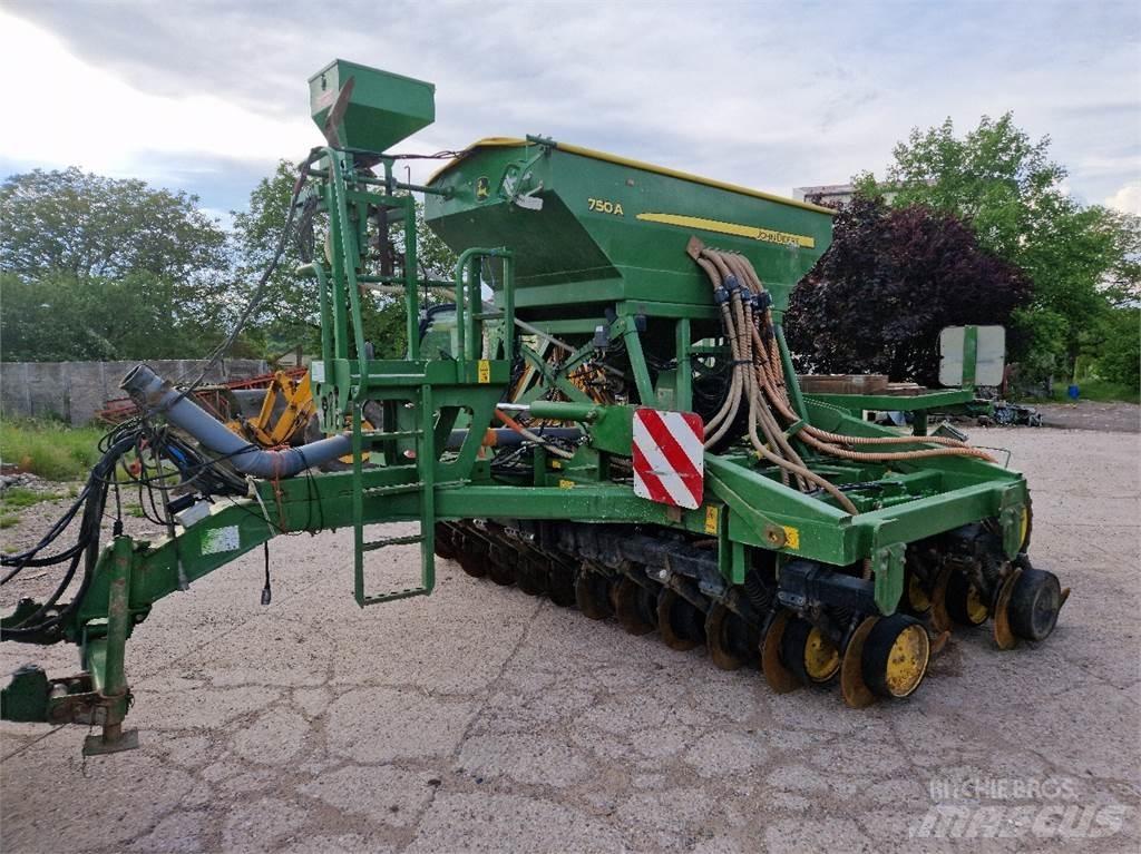 John Deere 750 A Kombinované sejačky
