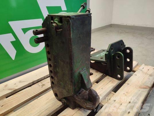 John Deere 3220 hook Kabíny a interiér
