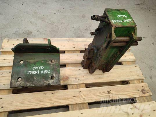 John Deere 3220 hook Kabíny a interiér