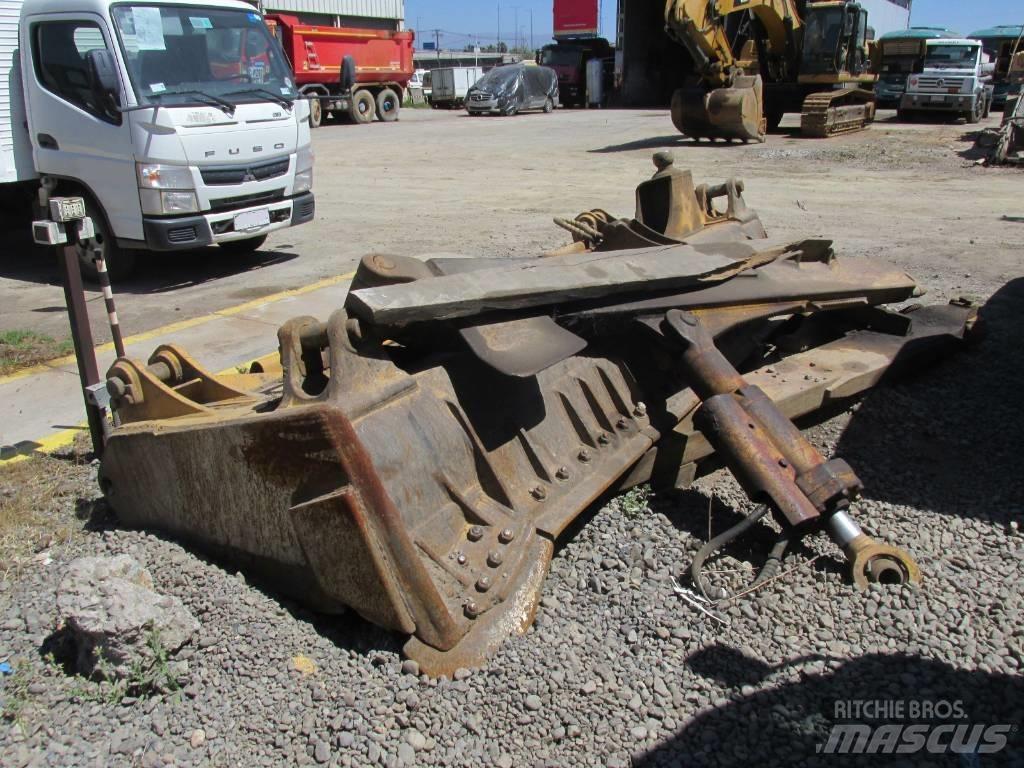 CAT D8T-15 Pásové dozéry