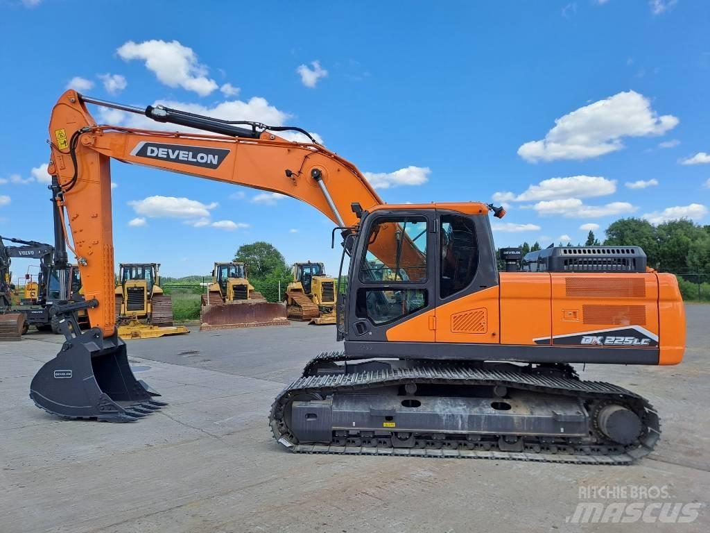 Develon DX225LC-7M Pásové rýpadlá