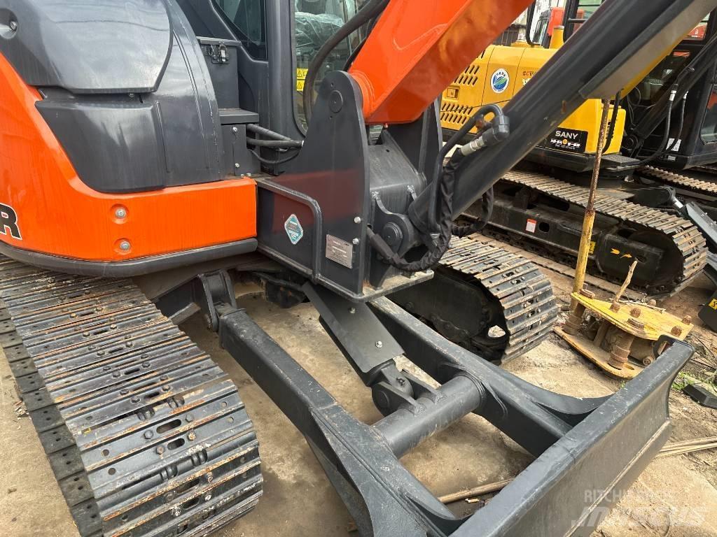 Hitachi ZX68USR-5A Mini rýpadlá < 7t