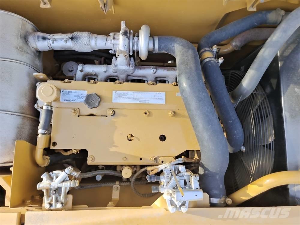CAT 320 D Pásové rýpadlá