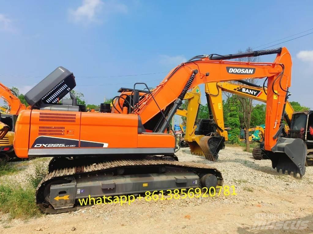 Doosan DX 225 Pásové rýpadlá