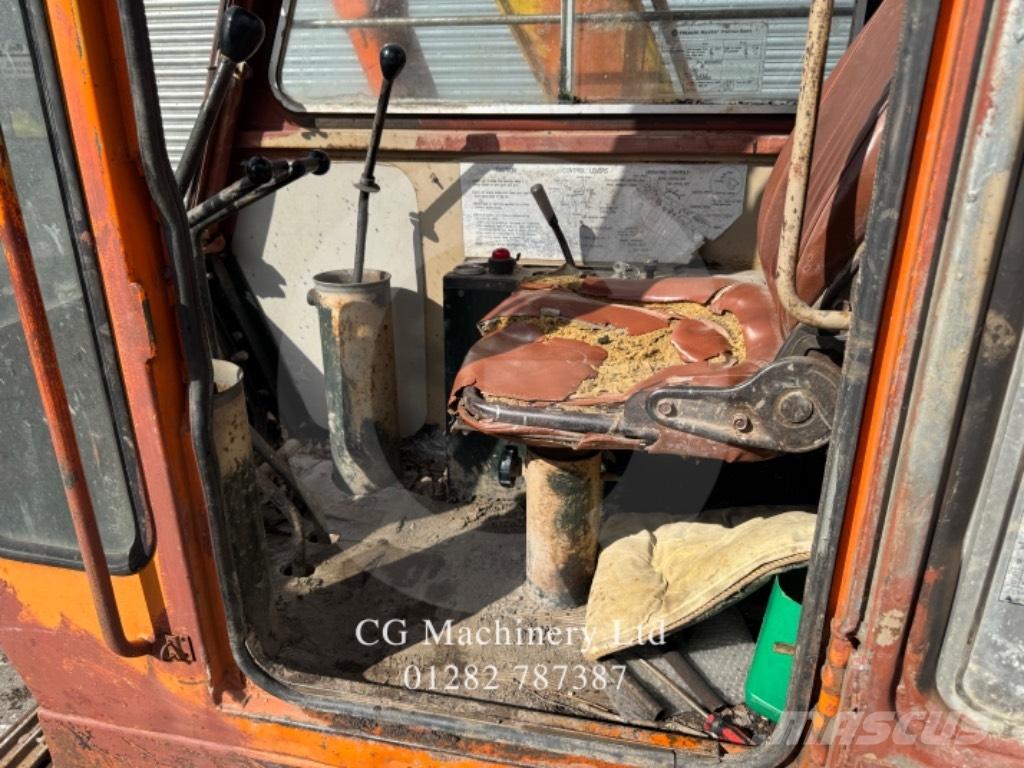 Hitachi UH031 Pásové rýpadlá