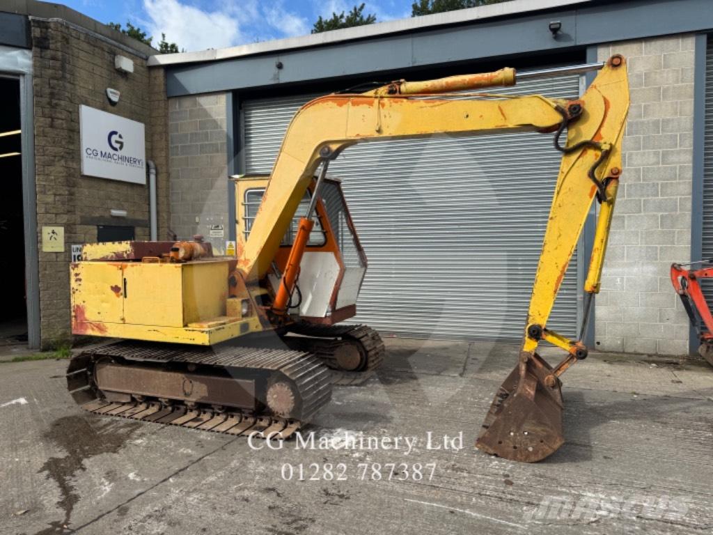 Hitachi UH031 Pásové rýpadlá