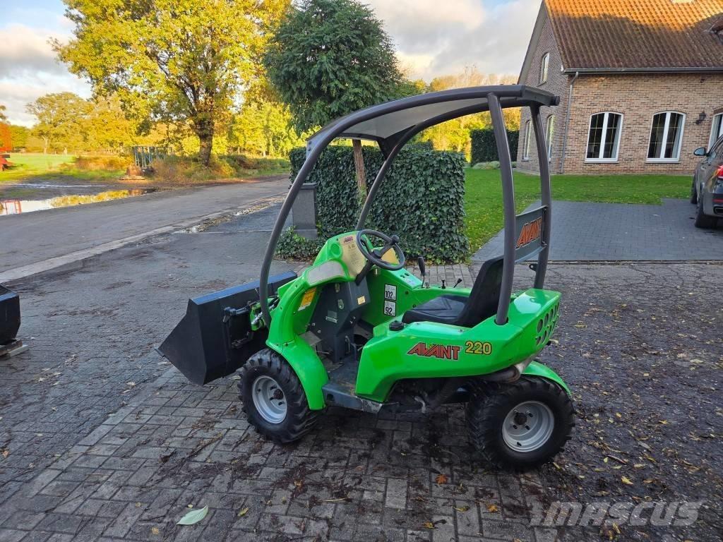 Avant 220 Viacúčelové nakladače