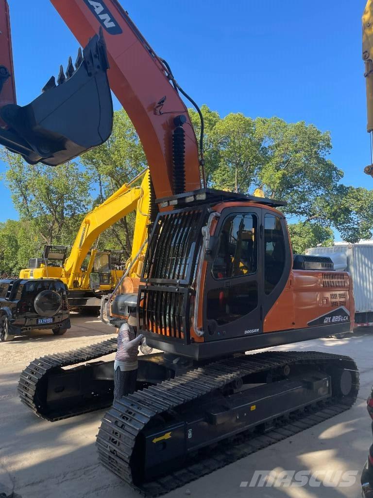 Doosan DX 225 LC Midi rýpadlá 7 t - 12 t