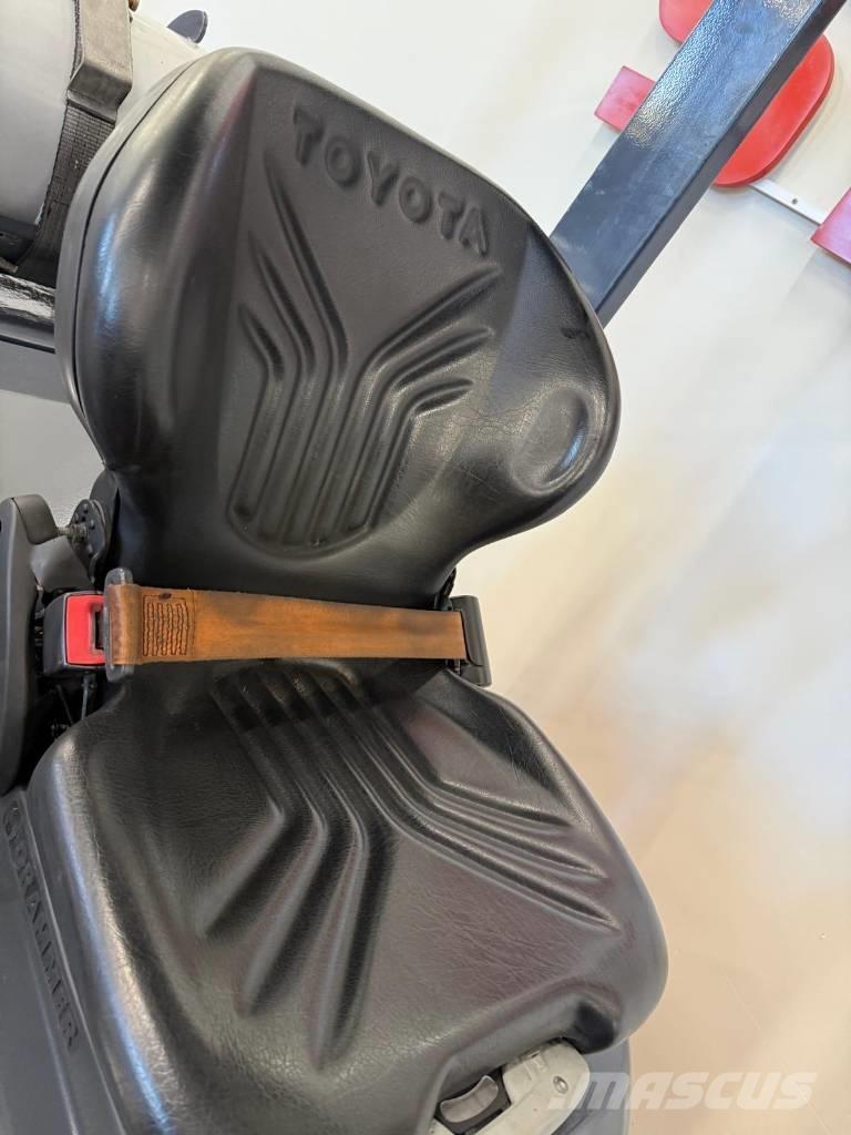 Toyota 11051 - 8FBE15T Akumulátorové vozíky