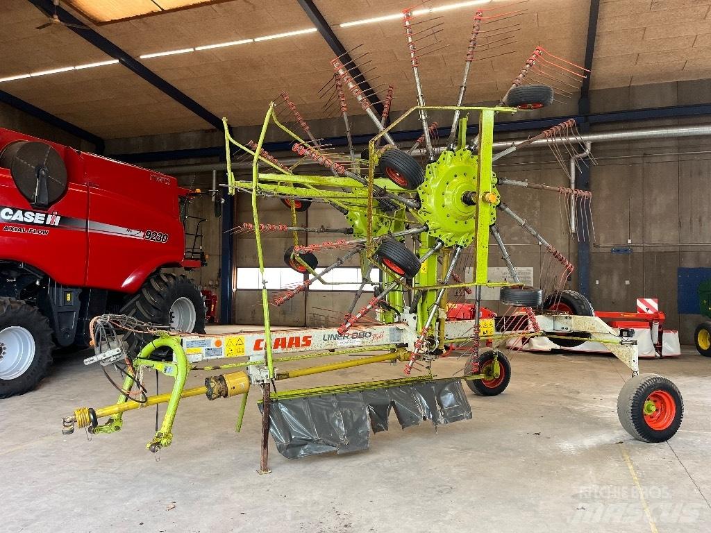 CLAAS Liner 880 L Obracače a zhrabovače sena