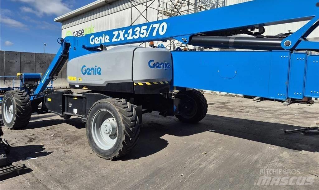 Genie ZX 135/70 Kĺbové plošiny