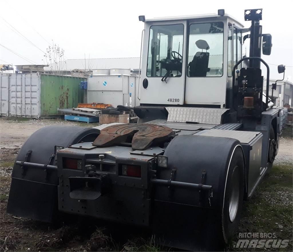  R332-4x4 Terminálový ťahač
