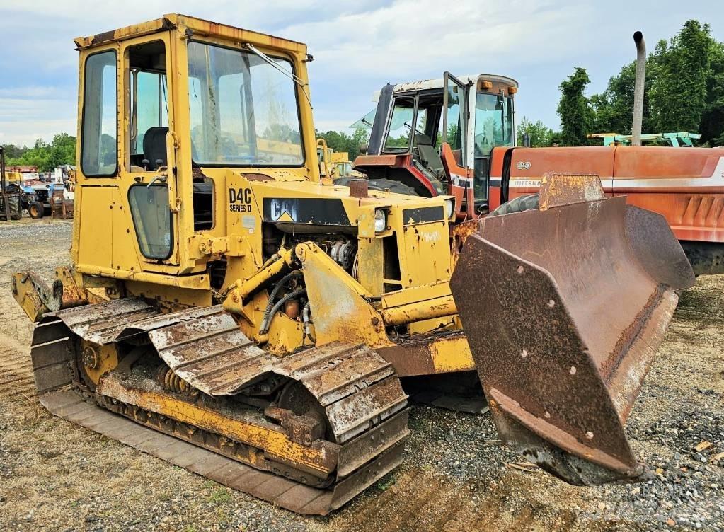 CAT D 4 C Pásové dozéry