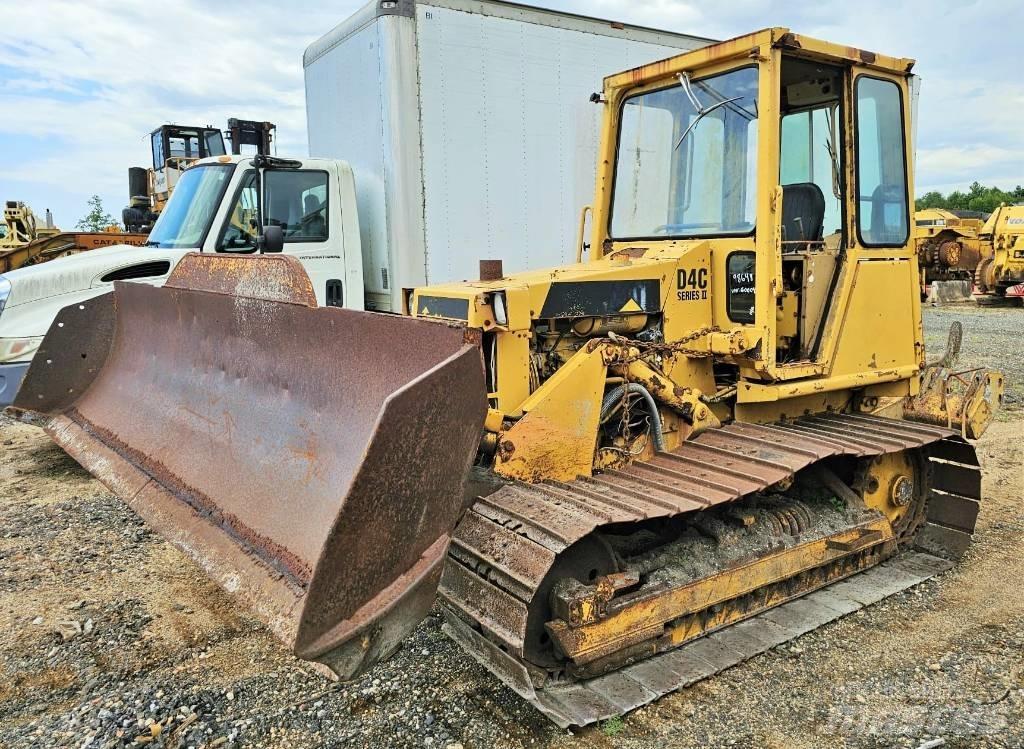 CAT D 4 C Pásové dozéry