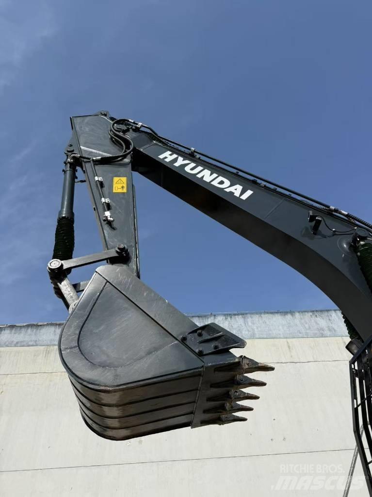 Hyundai R220-9S Pásové rýpadlá
