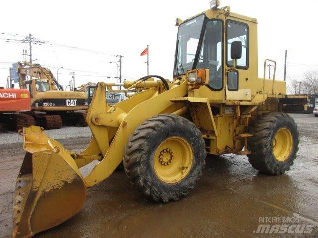 Komatsu WA100-1 Kolesové nakladače