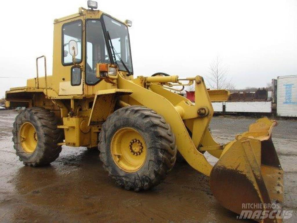 Komatsu WA100-1 Kolesové nakladače
